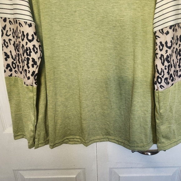 Maurices Women's Plus Size Long Sleeve With Pattern/Color Block Sleeves Size  3x - Picture 3 of 10